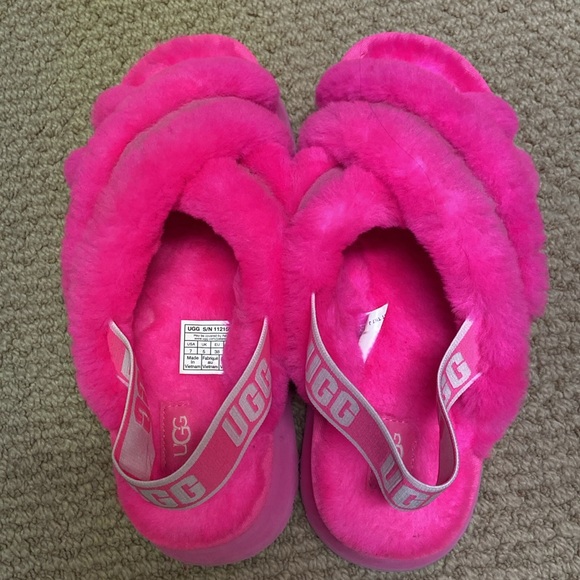 Like new UGG pink slides sandals excellent condition womens 7 - Picture 2 of 3